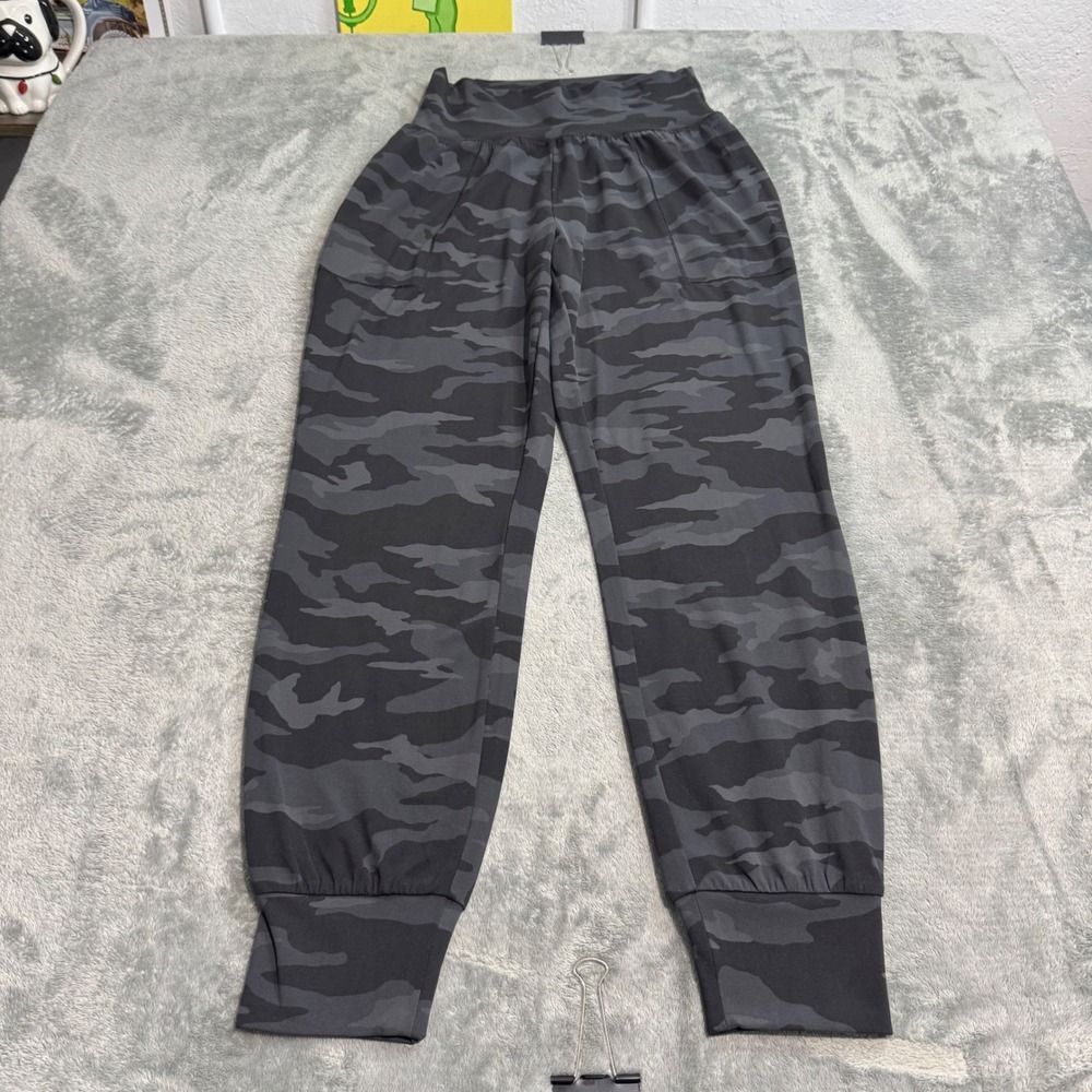 Athleta Salutation Camo Jogger Pants Womens XS Black Grey High Waist Yoga Active